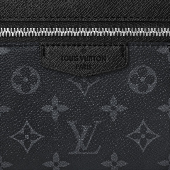 100% Authentic NEW Louis Vuitton Outdoor Messenger Black. RARE Item! SOLD OUT! - Picture 5 of 6